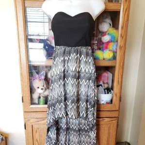 🖤 Black and white chevron patterned dress 🖤